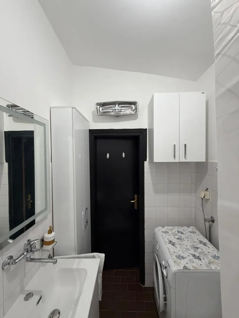 Izdavanje, dvosoban stan, 82m², Centar, Cetinje