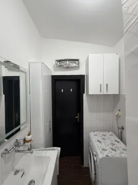 Izdavanje, dvosoban stan, 82m², Centar, Cetinje - image 13