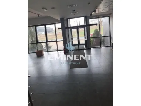 Izdavanje, poslovni prostor, 2776m², Zemun Sve Podlokacije, Beograd - image 5