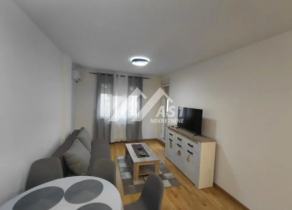Izdavanje, jednosoban stan, 45m², Avijatičarsko naselje, Novi Sad Sve Podlokacije