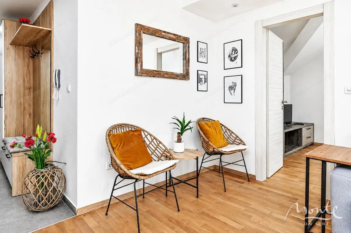 Prodaja, jednosoban stan, 46m², Centar, Tivat