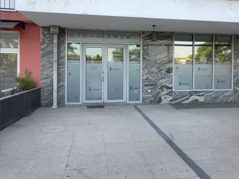 Izdavanje, poslovni prostor, 183m², City Kvart, Podgorica - image 1