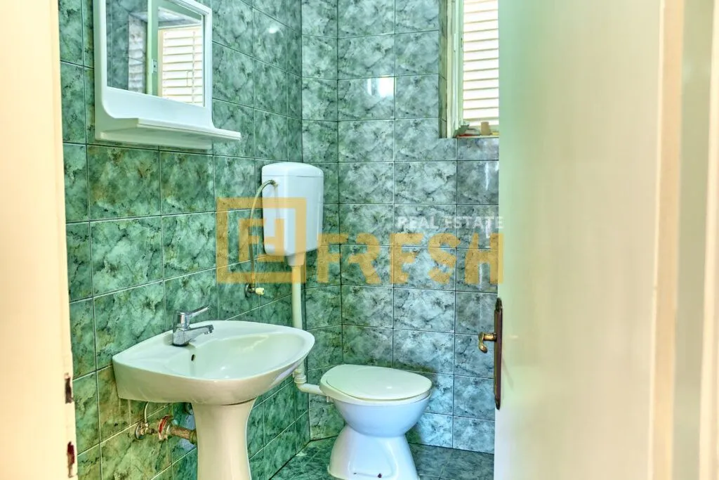 Izdavanje, dvosoban stan, 90m², Tološi, Podgorica