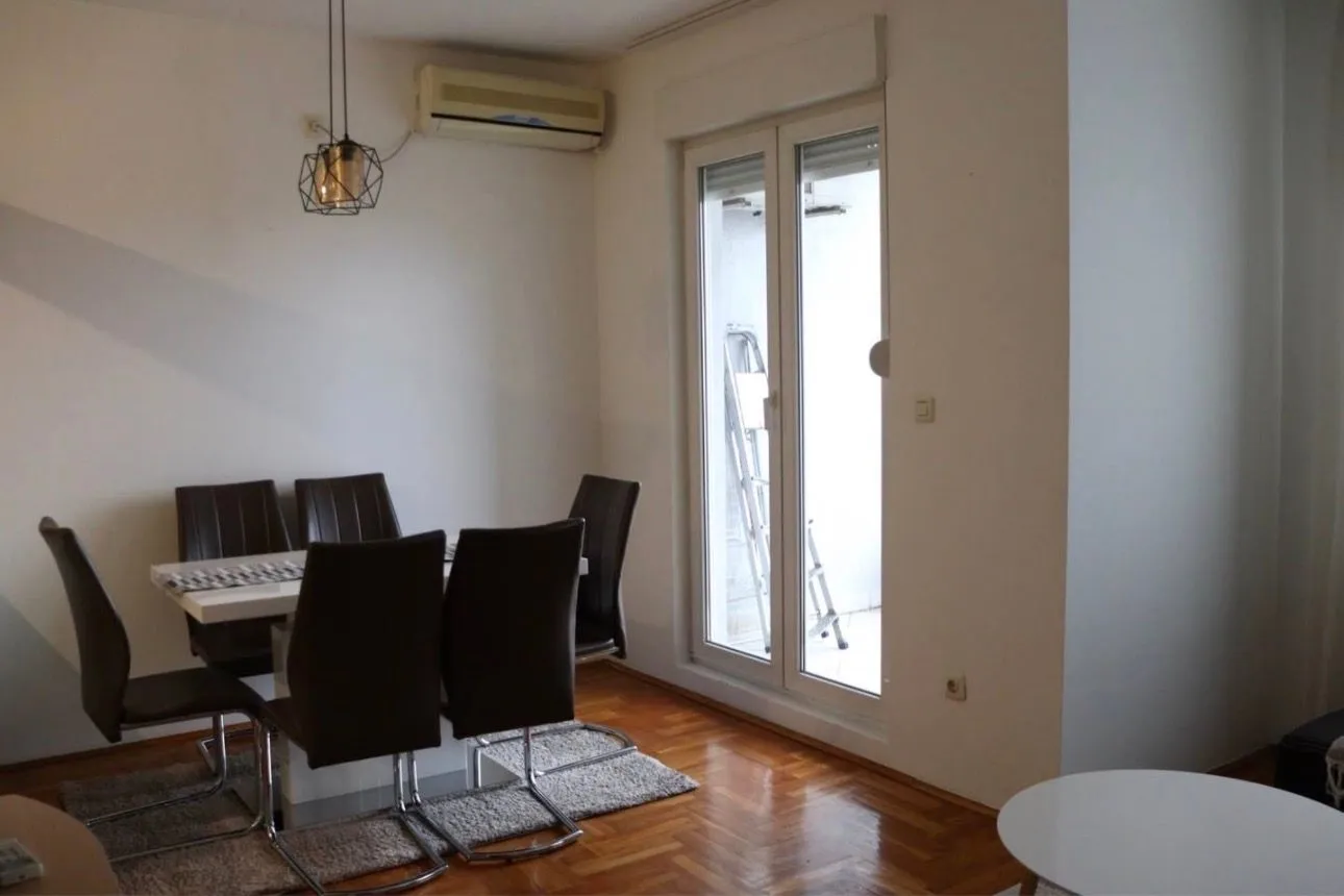 Izdavanje, jednosoban stan, 47m², Stari Aerodrom, Podgorica