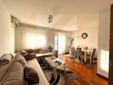 Izdavanje, dvosoban stan, 70m2, Zabjelo, Podgorica Izdavanje, dvosoban stan, 70m2, Zabjelo, Podgorica