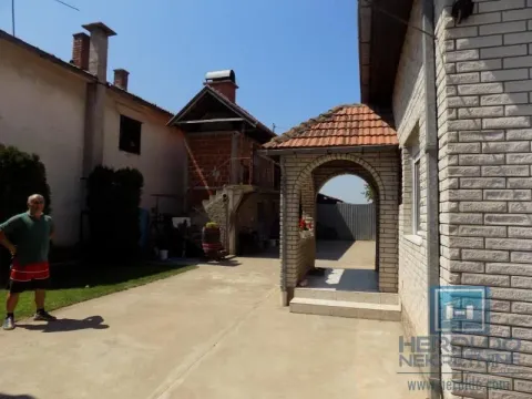 Sale, house, 250m², Ćuprija, Srbija - image 1