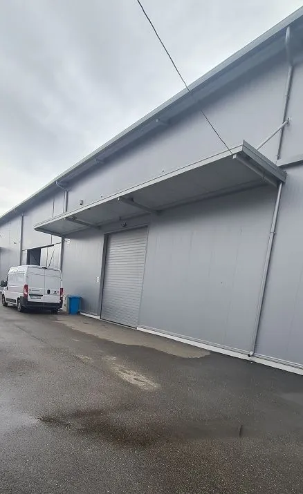 Izdavanje, poslovni prostor, 950m², Zemun Sve Podlokacije, Beograd