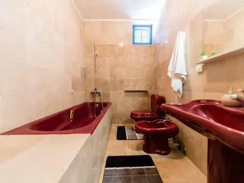 Izdavanje, kuća, 200m², Kotor, Crna Gora - image 17