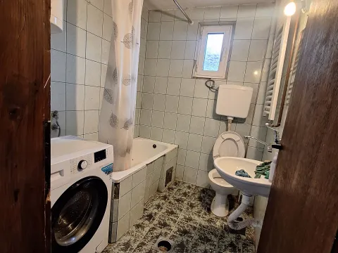 Izdavanje, kuća, 45m², Tološi, Podgorica - image 8