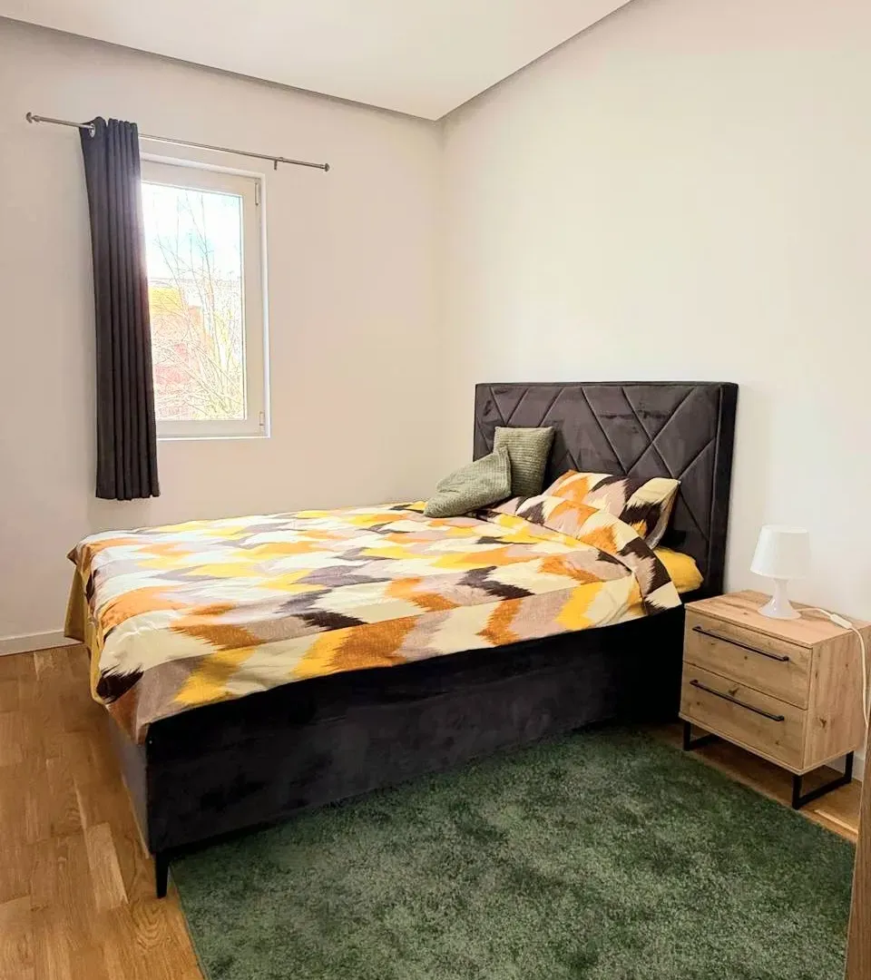 Izdavanje, jednosoban stan, 50m², Centar, Cetinje