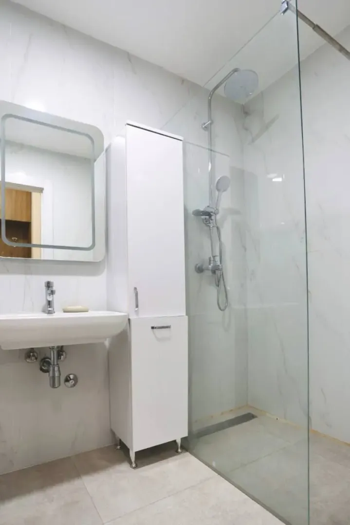 Izdavanje, jednosoban stan, 45m², Bečići, Budva