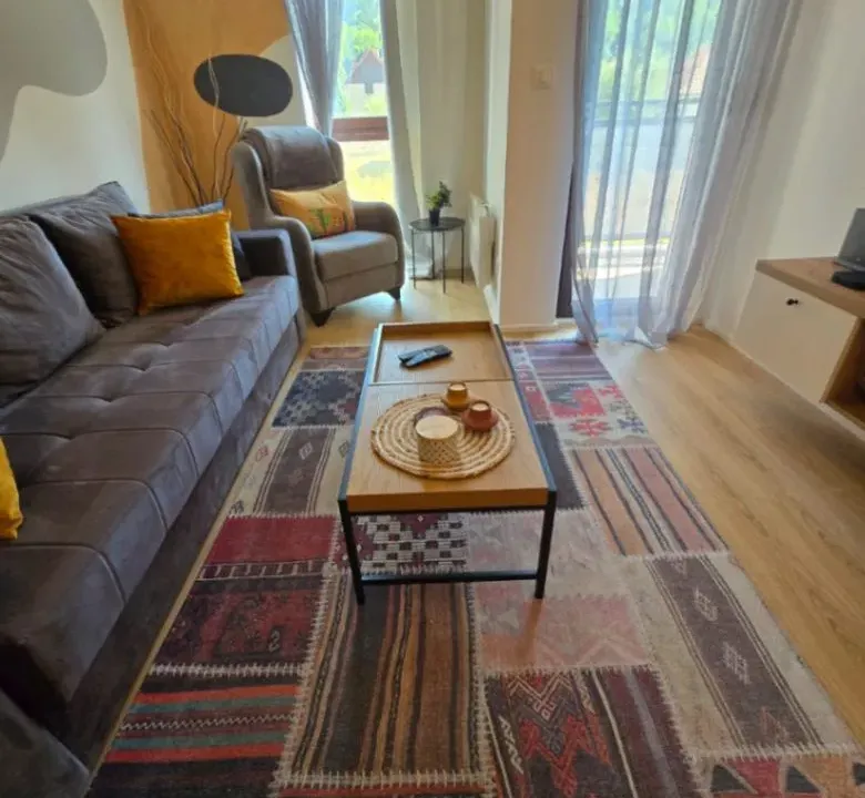 Izdavanje, jednosoban stan, 42m², Centar, Kolašin