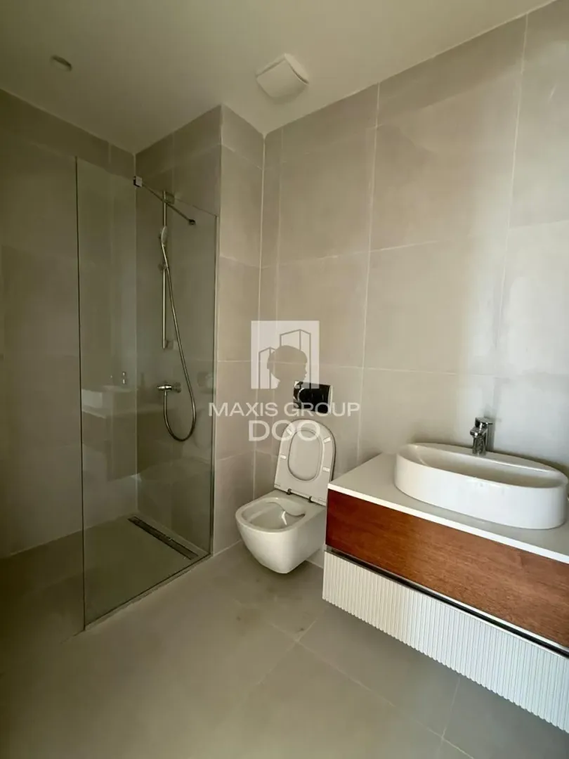 Izdavanje, trosoban stan, 80m², Savski Venac, Beograd