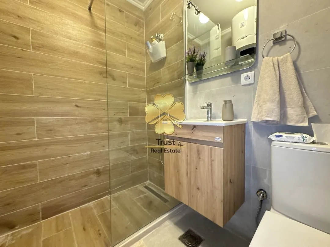 Izdavanje, dvosoban stan, 80m², Blok 5, Podgorica