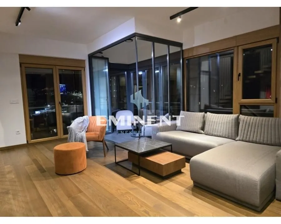 Prodaja, trosoban stan, 76m², Centar, Zlatibor