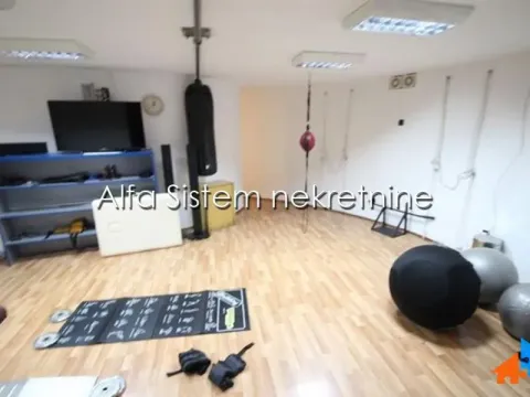 Izdavanje, stan, 220m², Senjak, Beograd - image 17