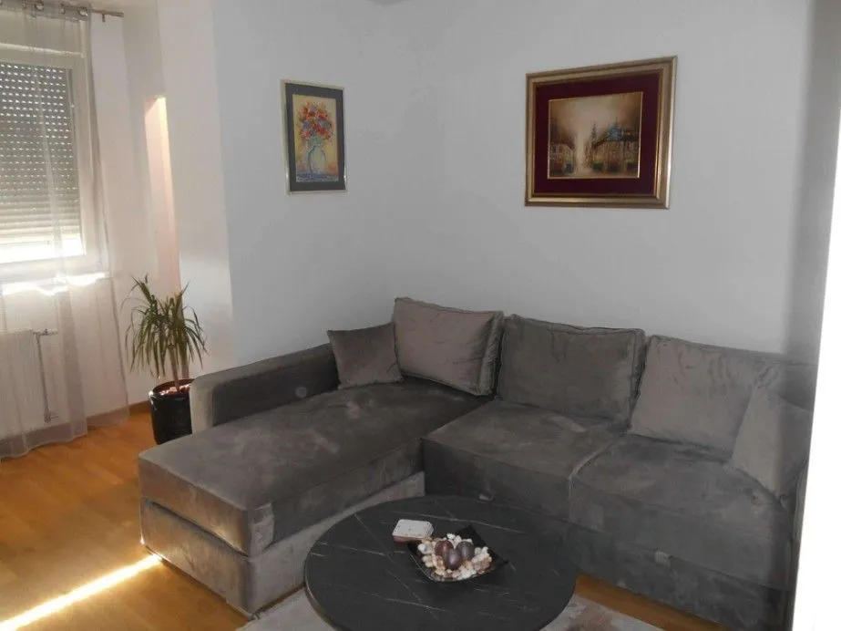Prodaja, trosoban stan, 75m², Novi Sad, Srbija