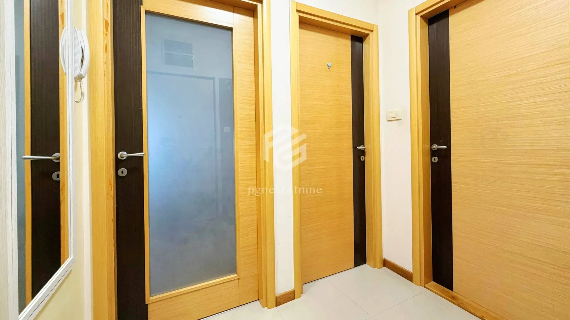 Rent, one bedroom apartment, 45m², Pobrežje, Podgorica