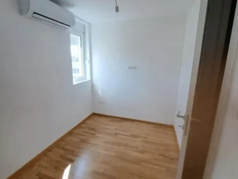 Prodaja, trosoban stan, 93m², Blok 5, Podgorica - image 9