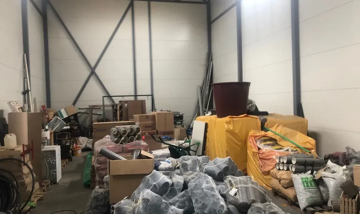 Izdavanje, poslovni prostor, 260m², Borča 1, Borča Sve Podlokacije