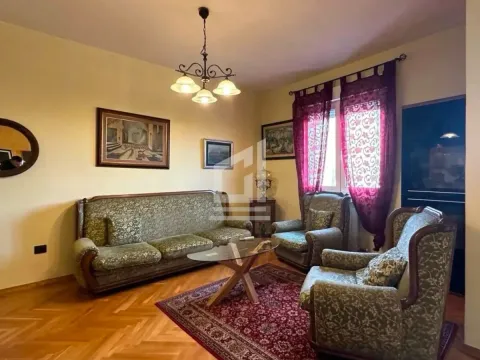 Izdavanje, dvosoban stan, 90m², Zagorič, Podgorica