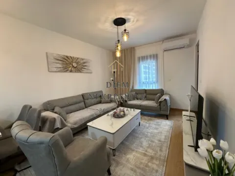 Izdavanje, jednosoban stan, 48m², City Kvart, Podgorica - image 1