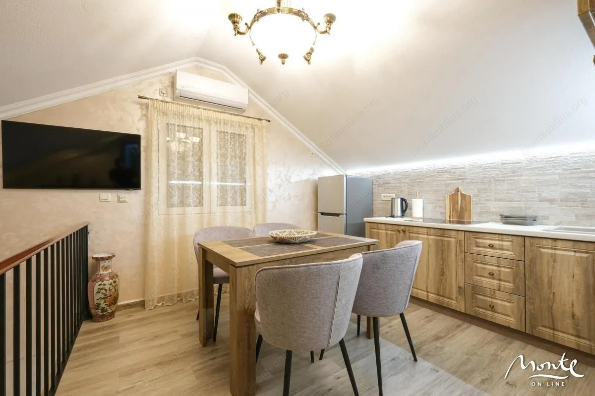 Prodaja, kuća, 204m², Herceg Novi, Crna Gora
