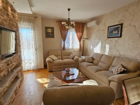 Izdavanje, dvosoban stan, 64m², City Kvart, Podgorica - image 2