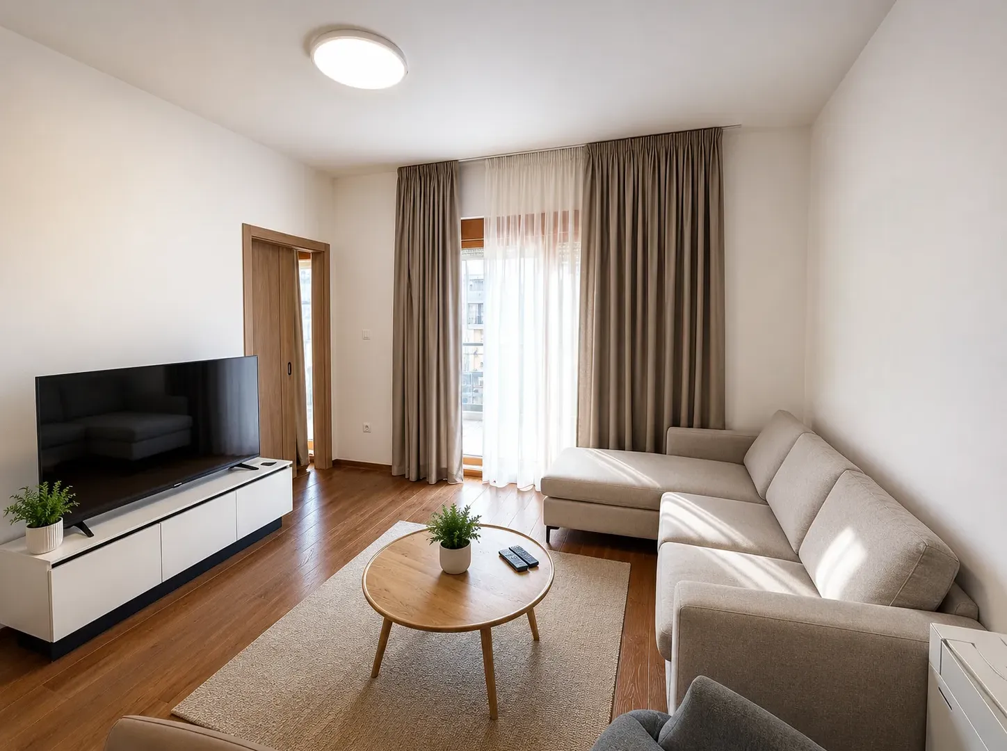 Izdavanje, trosoban stan, 90m², Master Kvart, Podgorica