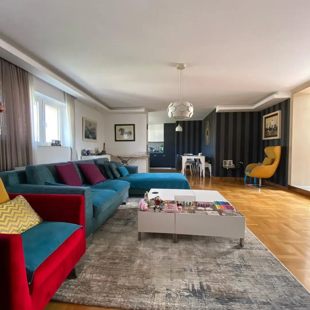Izdavanje, trosoban stan, 120m², Centar, Podgorica