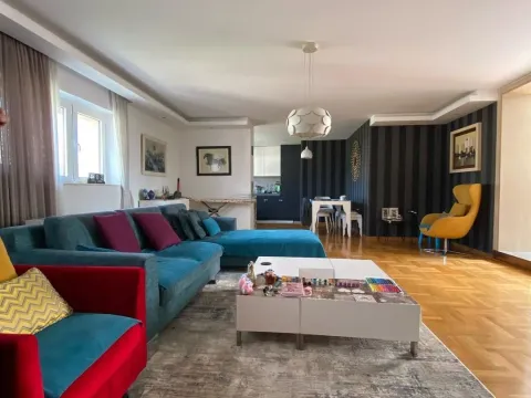 Izdavanje, trosoban stan, 120m², Centar, Podgorica - image 1