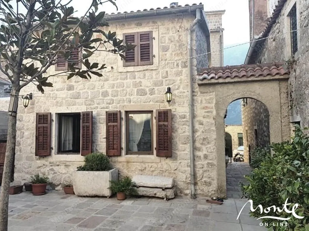 Prodaja, kuća, 330m², Prčanj, Kotor