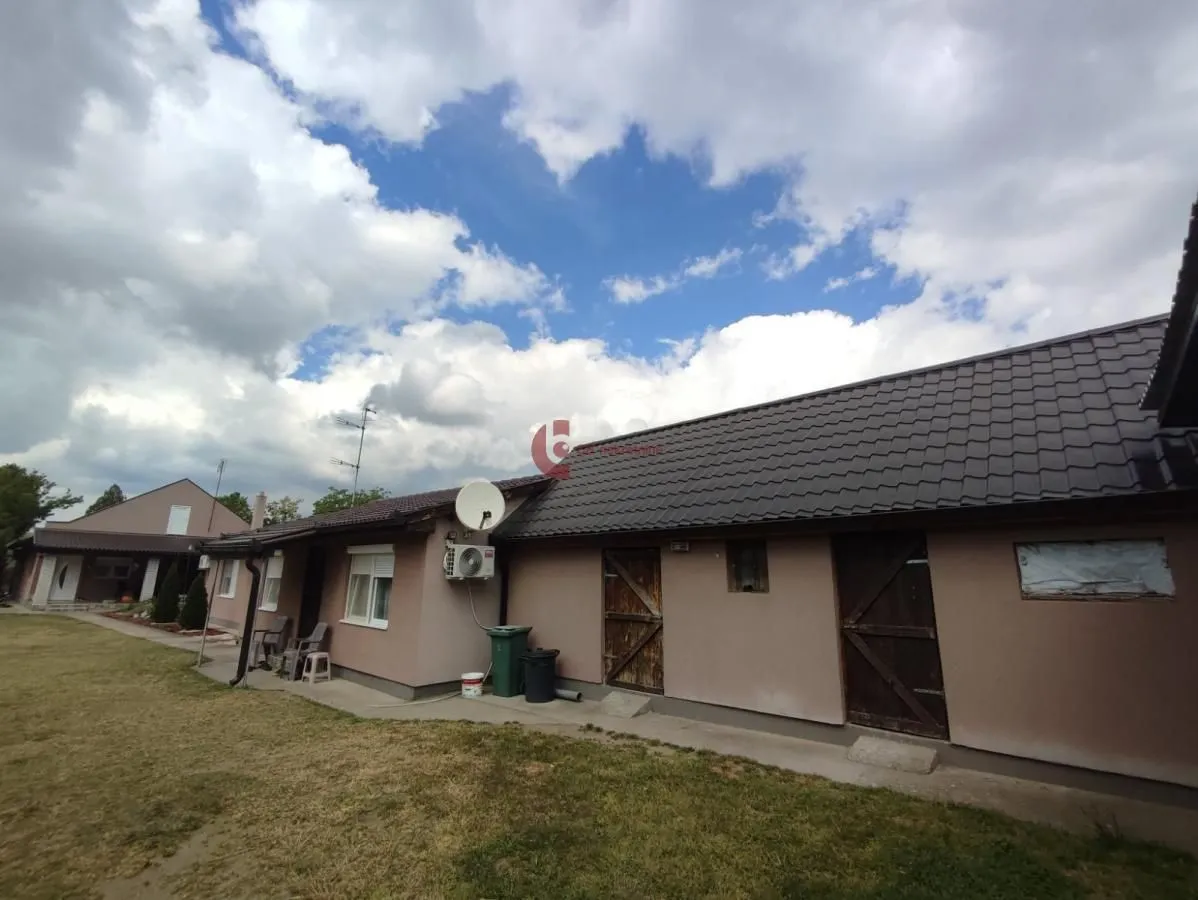 Prodaja, kuća, 313m², Peščara, Subotica