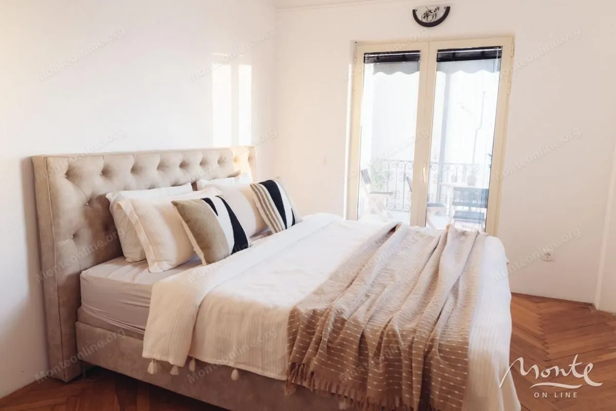 Sale, two bedroom apartment, 74m², Sveti Stefan, Budva