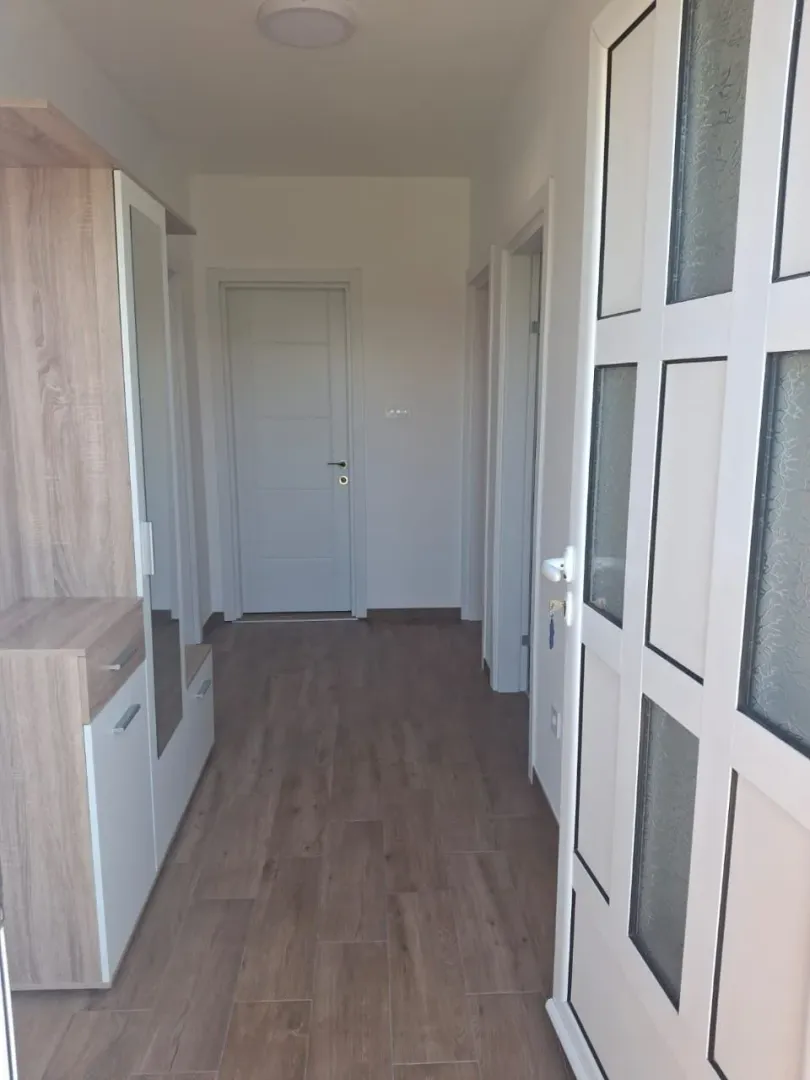 Izdavanje, dvosoban stan, 60m², Zabjelo, Podgorica