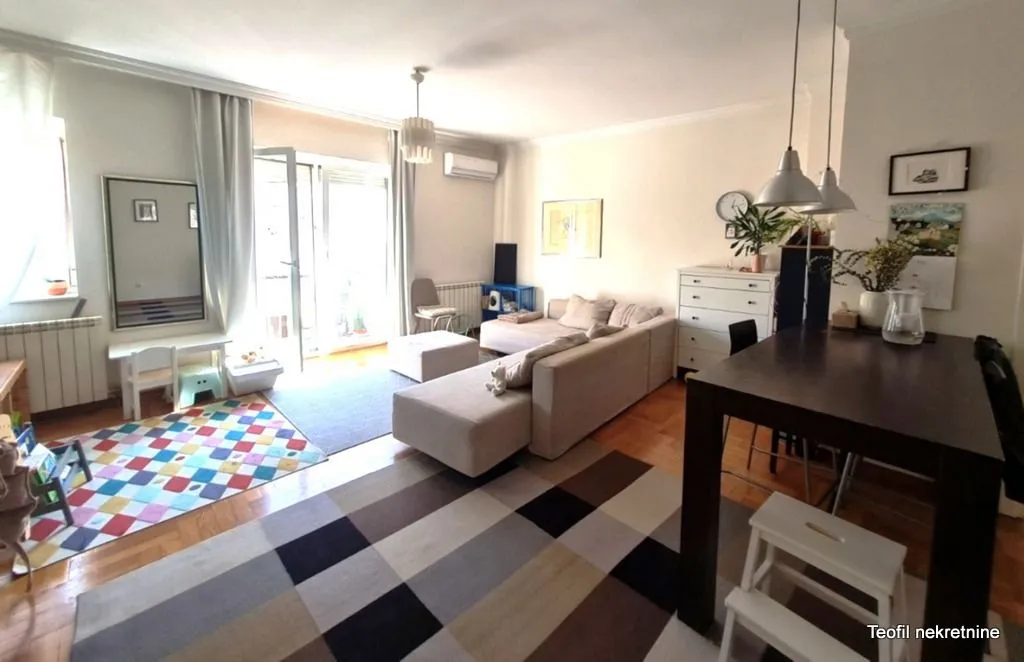 Sale, two bedroom apartment, 55m², Kalenić Pijaca, Vračar Sve Podlokacije