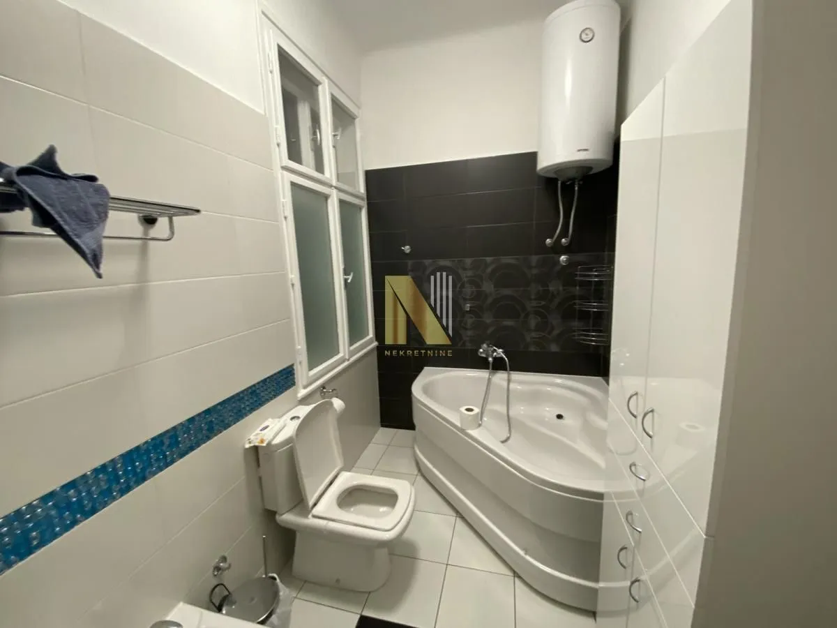 Prodaja, četvorosoban stan, 131m², Centar, Novi Sad