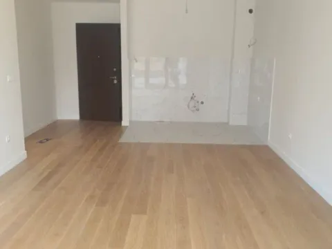 Izdavanje, dvosoban stan, 82m², Kod Capital Plaze, Podgorica - image 2