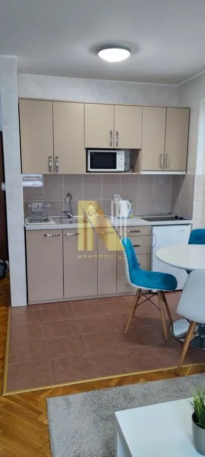Izdavanje, garsonjera, 31m², Bulevar Oslobodjenja, Novi Sad Sve Podlokacije