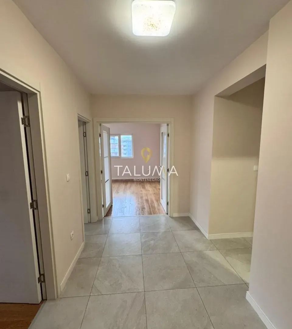 Rent, three bedroom apartment, 95m², City Kvart, Podgorica