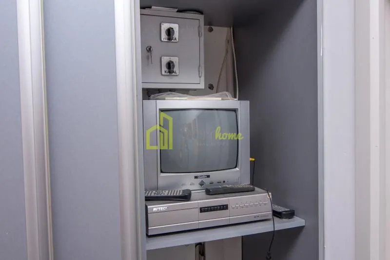 Izdavanje, kuća, 250m², Tološi, Podgorica