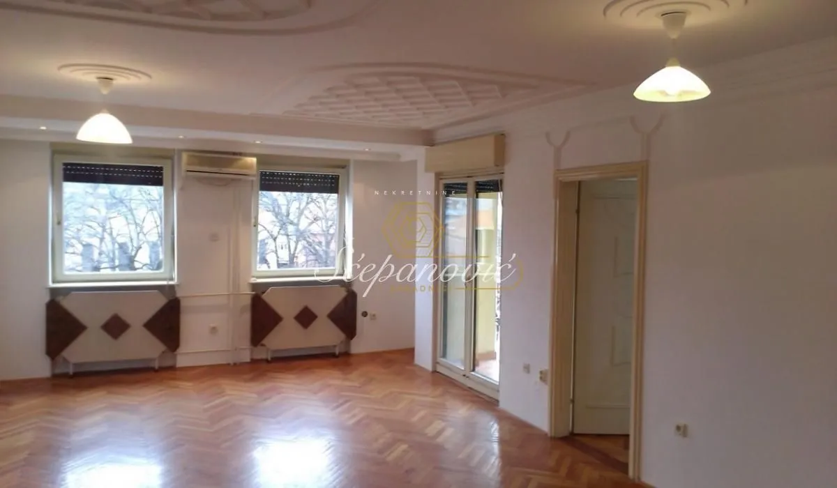 Izdavanje, četvorosoban stan, 104m², Centar, Novi Sad
