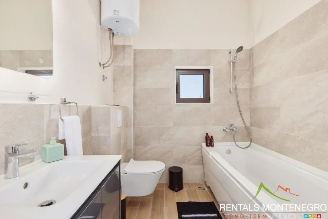 Rent, four bedroom apartment, 79m², Dumidran, Tivat