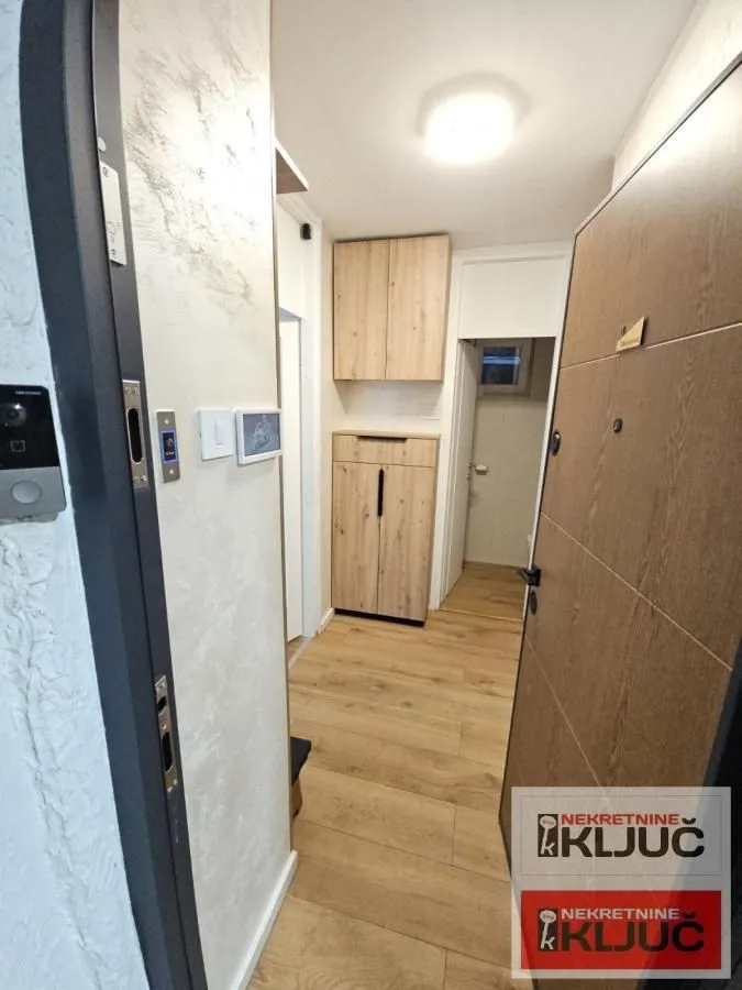 Prodaja, trosoban stan, 75m², Socijalno, Novi Sad Sve Podlokacije