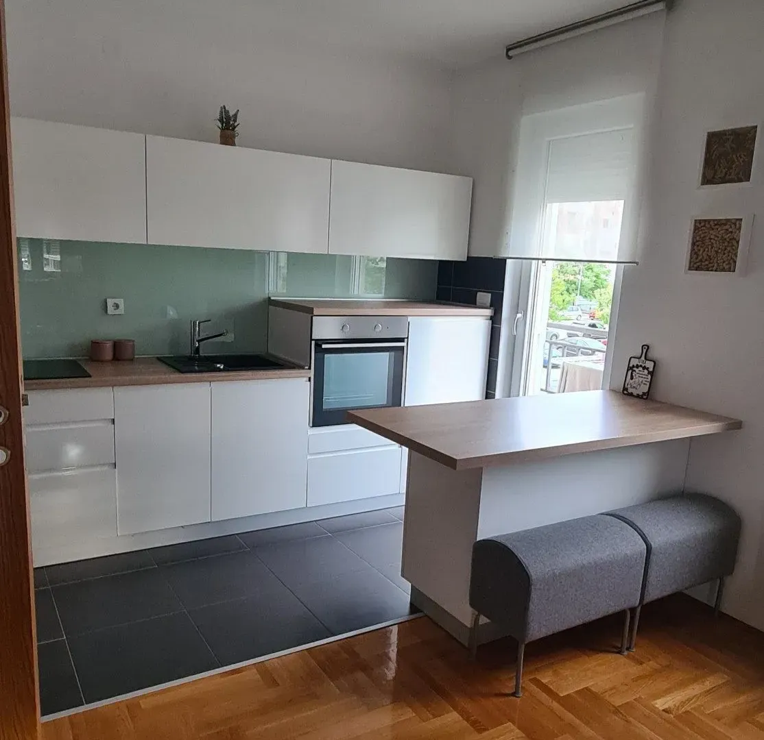 Izdavanje, jednosoban stan, 50m², Stari Aerodrom, Podgorica