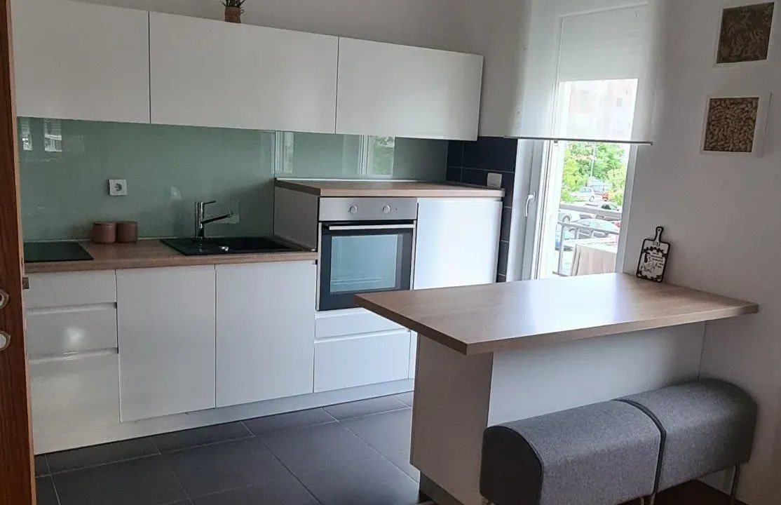 Izdavanje, jednosoban stan, 50m², Stari Aerodrom, Podgorica