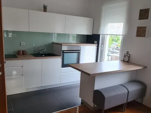 Izdavanje, jednosoban stan, 50m², Stari Aerodrom, Podgorica