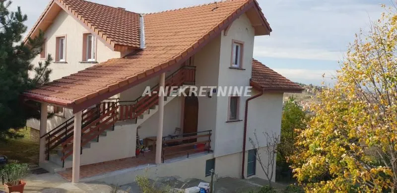 Izdavanje, četvorosoban stan, 80m², Sremska Kamenica, Petrovaradin