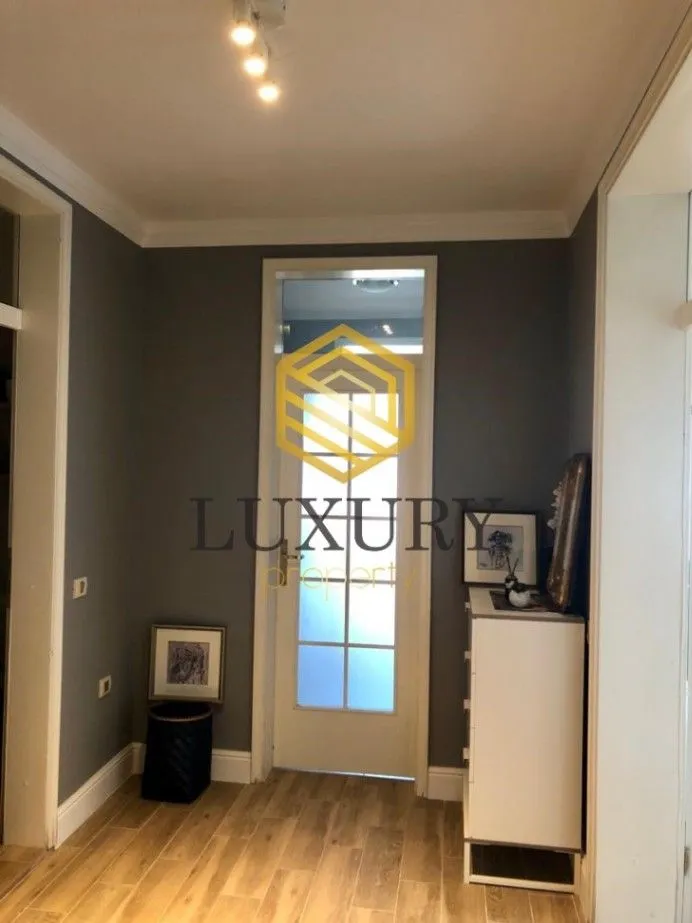 Izdavanje, trosoban stan, 125m², Gorica C, Podgorica