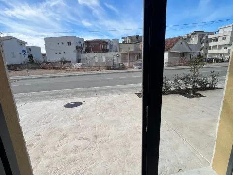 Rent, office space, 76m², Šušanj, Bar - image 3